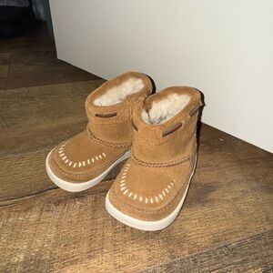 UGG baby winter boots genuine vintage 2/3 infant NEW
